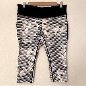 Nike Grapic Print Cropped Leggings